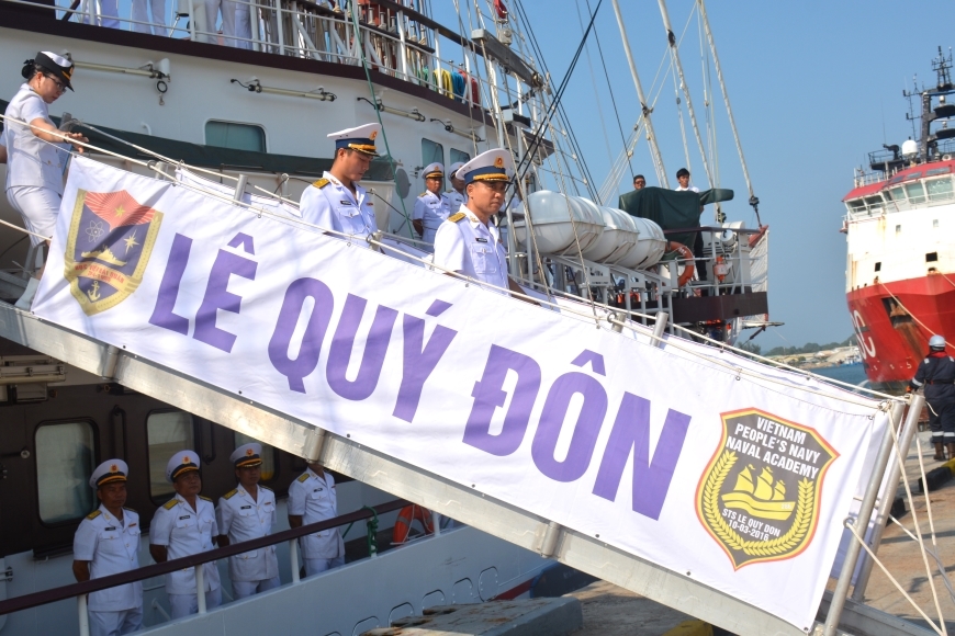Tàu buồm 286 - Lê Quý Đôn cập cảng Muara, Brunei