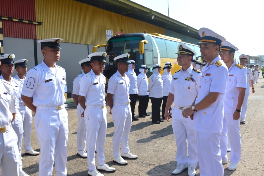 Tàu buồm 286 - Lê Quý Đôn cập cảng Muara, Brunei