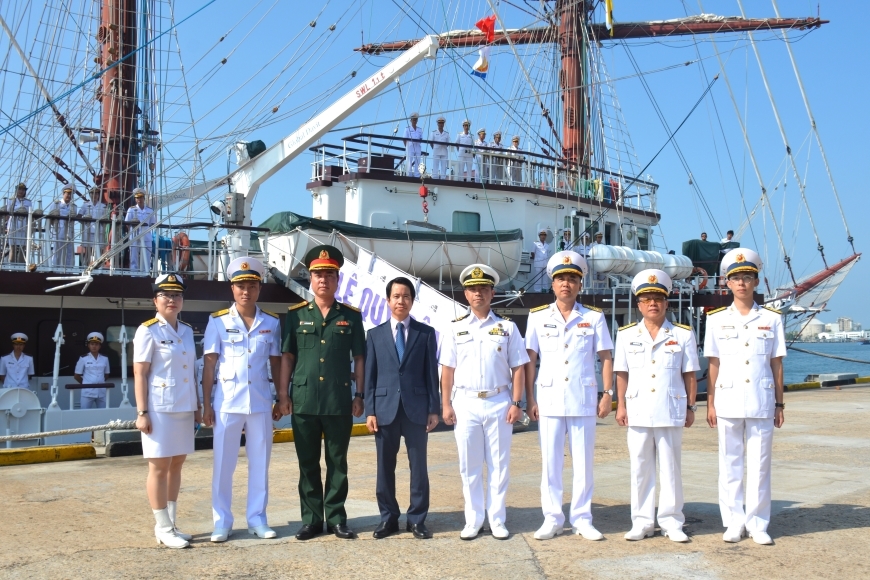 View - 	Tàu buồm 286 - Lê Quý Đôn cập cảng Muara, Brunei