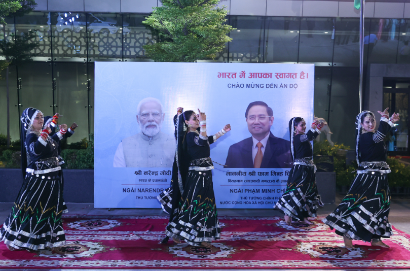 Thủ tướng Phạm Minh Chính tới New Delhi, bắt đầu thăm cấp Nhà nước Ấn Độ