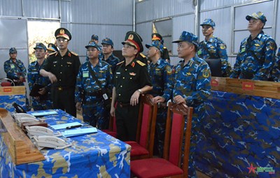 Gallery - 	Trung tướng Phạm Trường Sơn kiểm tra diễn tập