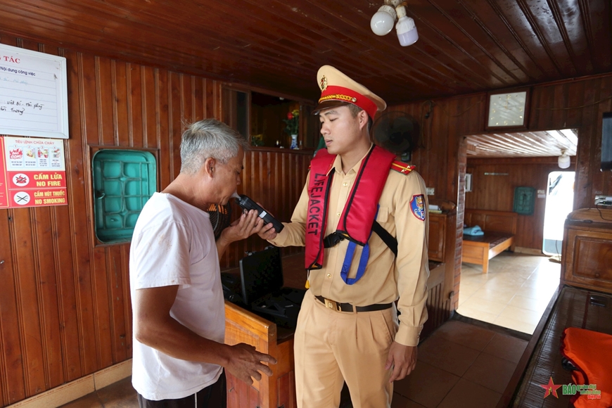 Khuyến cáo phương tiện đường thủy lưu thông trong mùa mưa lũ