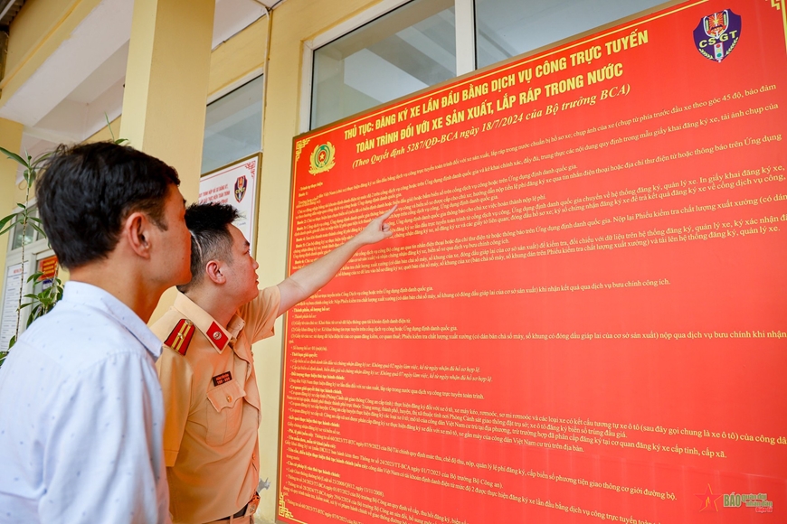 Hà Nội: Sẵn sàng phục vụ người dân đăng ký xe qua VNeID
