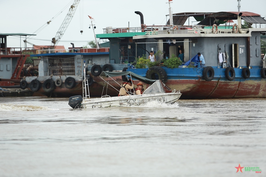 Khuyến cáo phương tiện đường thủy lưu thông trong mùa mưa lũ