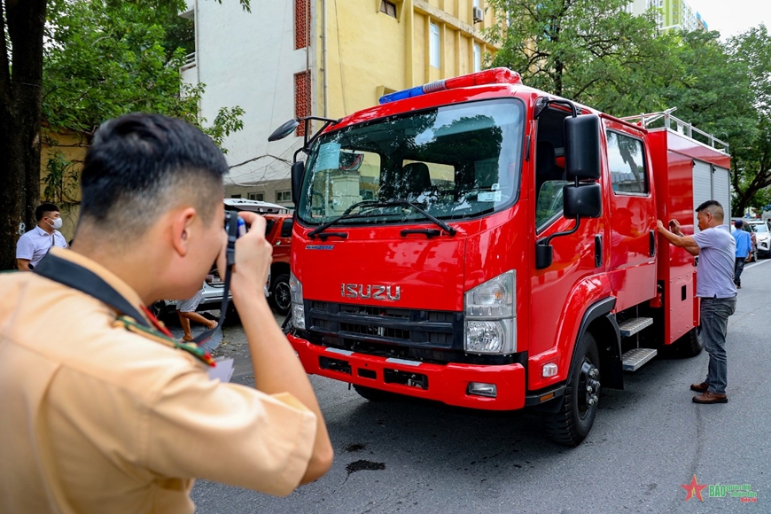 Hà Nội: Sẵn sàng phục vụ người dân đăng ký xe qua VNeID