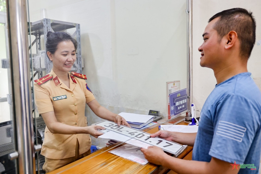 Hà Nội: Sẵn sàng phục vụ người dân đăng ký xe qua VNeID