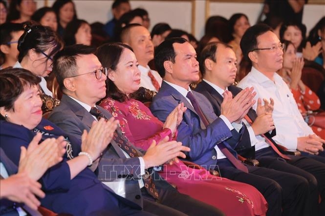 Phó chủ tịch nước Võ Thị Ánh Xuân dự chương trình nghệ thuật đặc biệt “Hoa tháng Bảy”