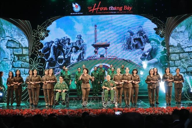 Phó chủ tịch nước Võ Thị Ánh Xuân dự chương trình nghệ thuật đặc biệt “Hoa tháng Bảy”
