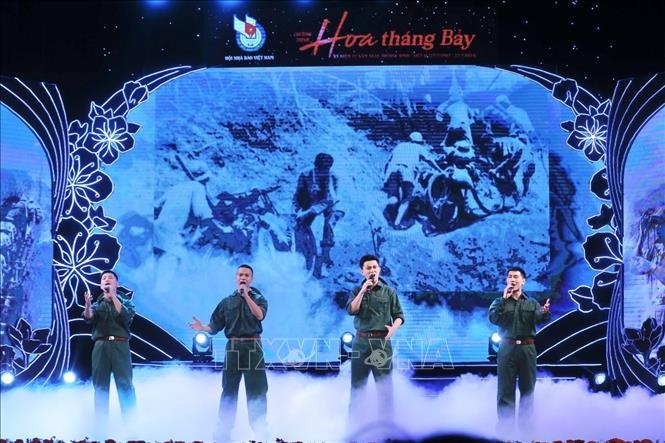 Phó chủ tịch nước Võ Thị Ánh Xuân dự chương trình nghệ thuật đặc biệt “Hoa tháng Bảy”