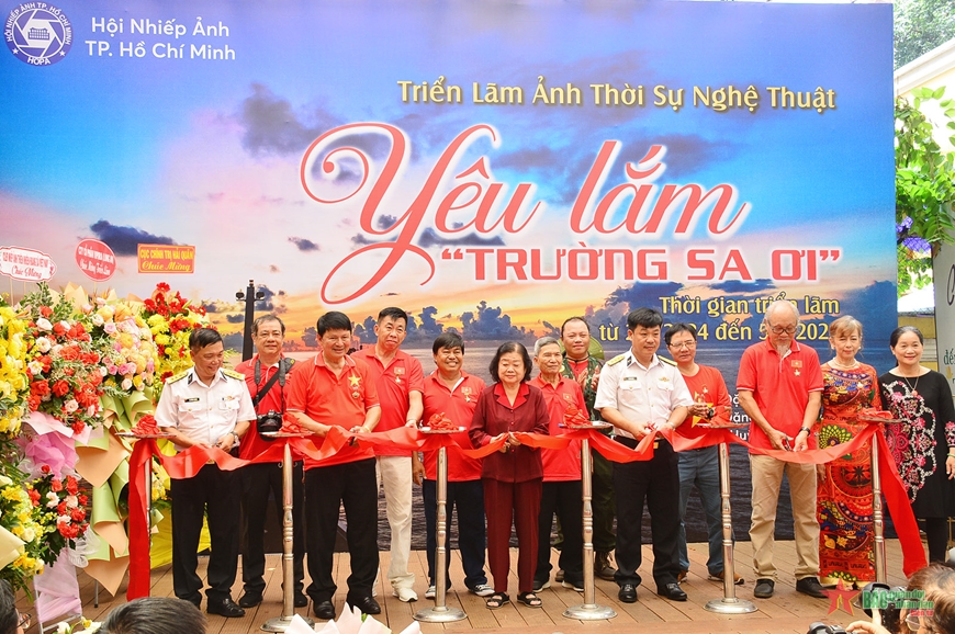 Triển lãm ảnh thời sự nghệ thuật “Yêu lắm Trường Sa ơi”