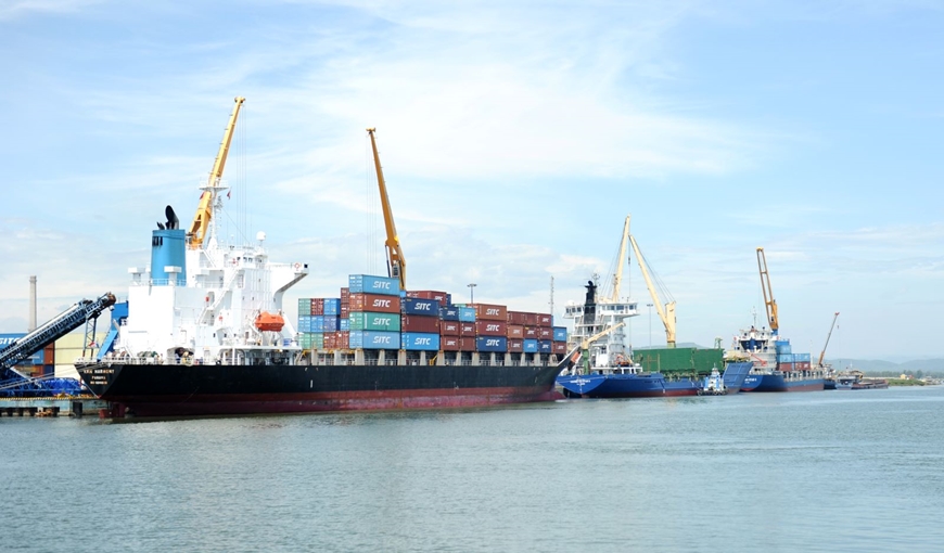 Cần giải pháp đồng bộ để phát triển kinh tế hàng hải miền Trung