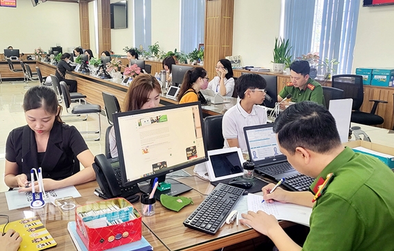 Nhiều trẻ em Ninh Bình được làm thẻ Căn cước