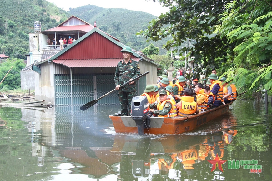 Phó thủ tướng Chính phủ Lê Thành Long kiểm tra vùng ngập úng tại xã Chiềng Đen, thành phố Sơn La​