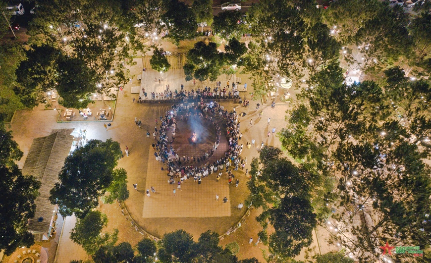 View - 	Chợ phiên Măng Đen độc đáo, ấn tượng