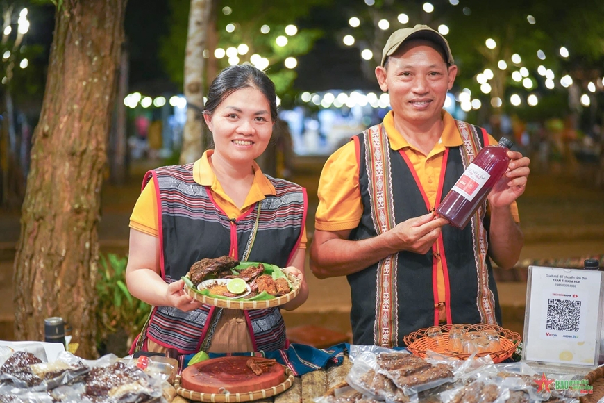 Chợ phiên Măng Đen độc đáo, ấn tượng
