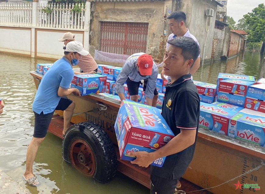 Hà Nội: Xã Nam Phương Tiến còn 495 hộ với 2.407 nhân khẩu bị cô lập bởi nước lũ
