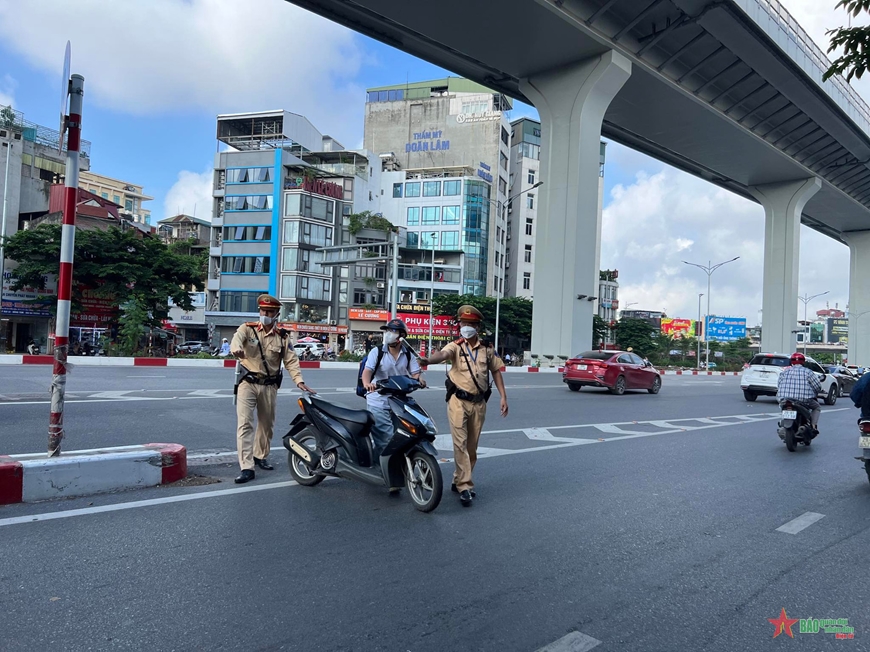 Hà Nội: Xử lý xe máy đi trên đường Vành đai 2 trên cao