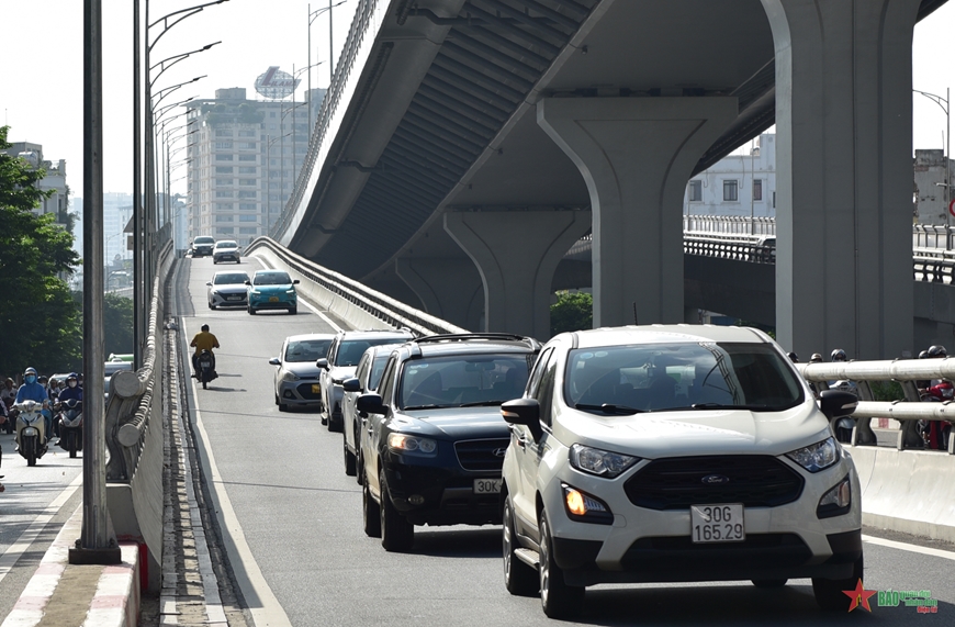 Hà Nội: Xử lý xe máy đi trên đường Vành đai 2 trên cao