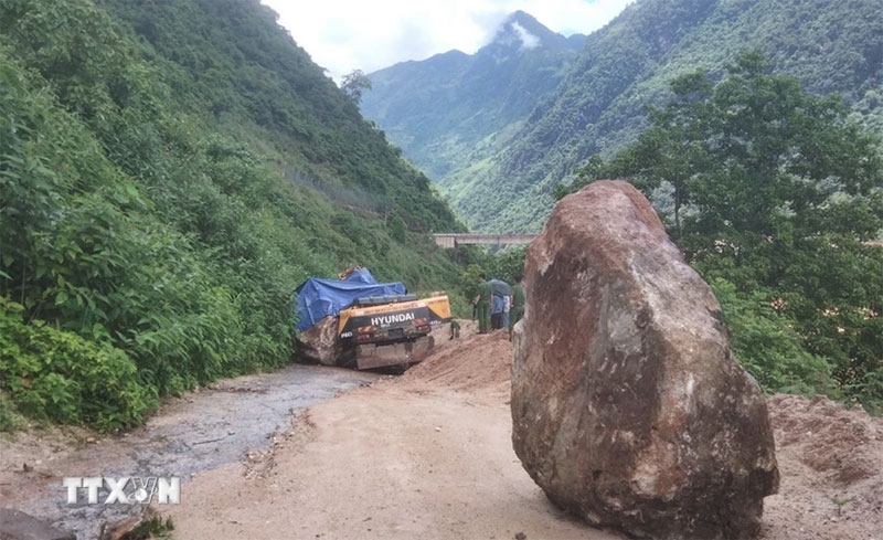 Giao thông giữa Lai Châu và Điện Biên đã thông suốt sau vụ sạt lở ở Quốc lộ 12