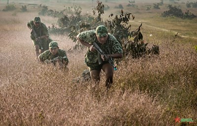 View - 	Khi bộ đội đặc công huấn luyện chiến thuật