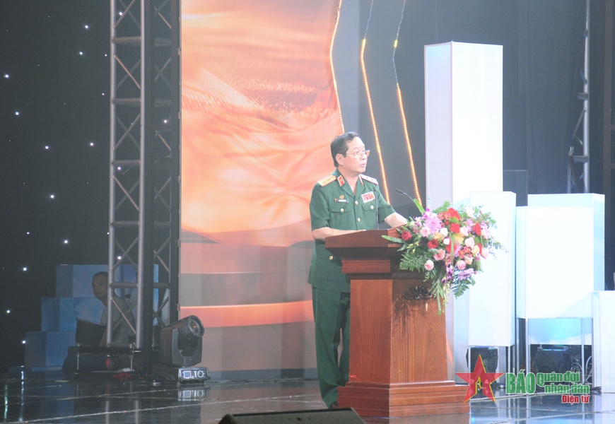 Giao lưu nghệ thuật “Thắp sáng tương lai” và ủng hộ nạn nhân da cam