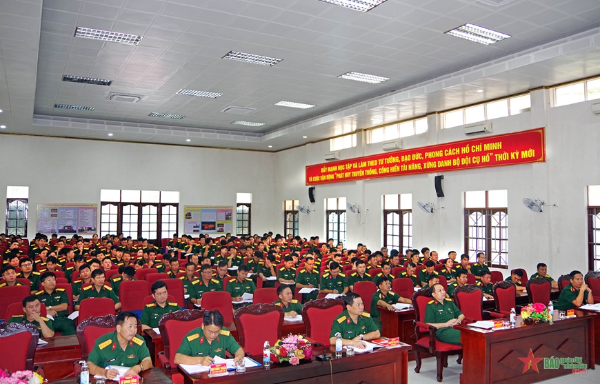 Cục Vận tải tuyên truyền, phổ biến pháp luật cho cán bộ, chiến sĩ Lữ đoàn 972