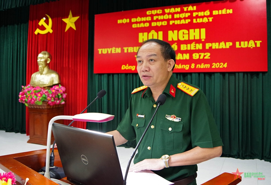 Cục Vận tải tuyên truyền, phổ biến pháp luật cho cán bộ, chiến sĩ Lữ đoàn 972
