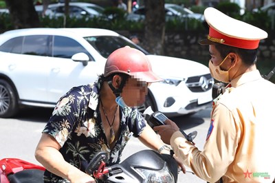 Gallery - Hà Nội: Tăng cường xử lý vi phạm về nồng độ cồn