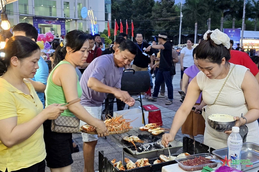 Khai mạc Lễ hội Tôm hùm Cam Ranh năm 2024
