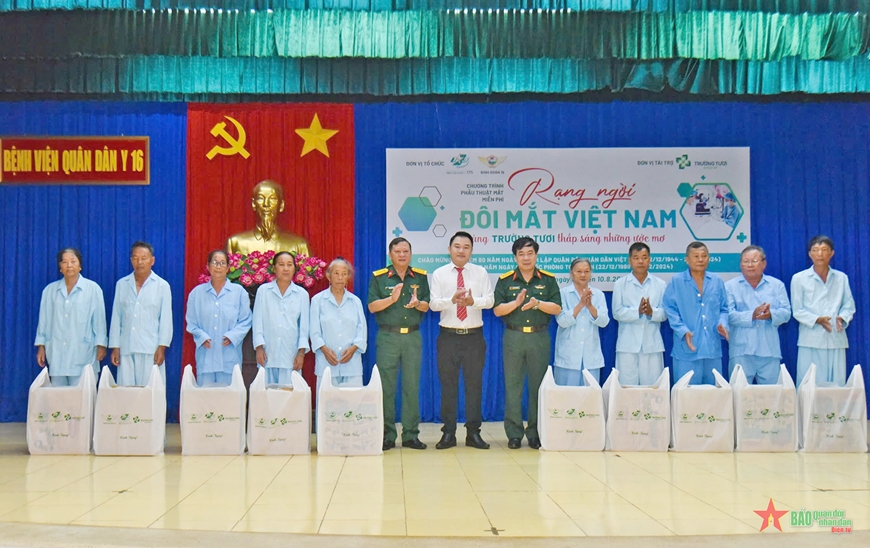 Bệnh viện Quân y 175 phối hợp phẫu thuật mắt miễn phí cho 50 người dân tại Bình Phước