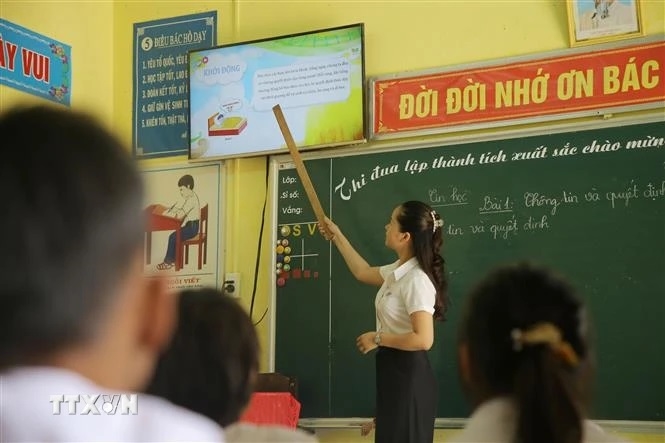 Hình ảnh nhà giáo dễ suy giảm vì phải... thu tiền