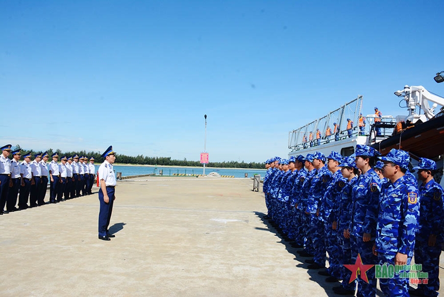 Tàu Cảnh sát biển 8002 cập cảng an toàn, kết thúc chuyến thăm, giao lưu tại Philippines