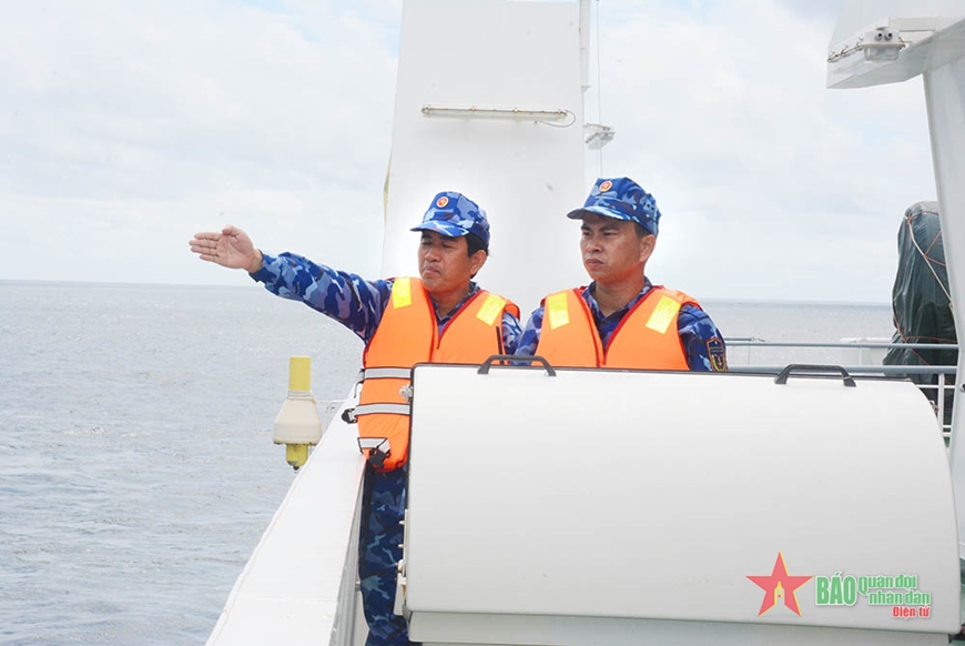 Tàu Cảnh sát biển 8002 cập cảng an toàn, kết thúc chuyến thăm, giao lưu tại Philippines
