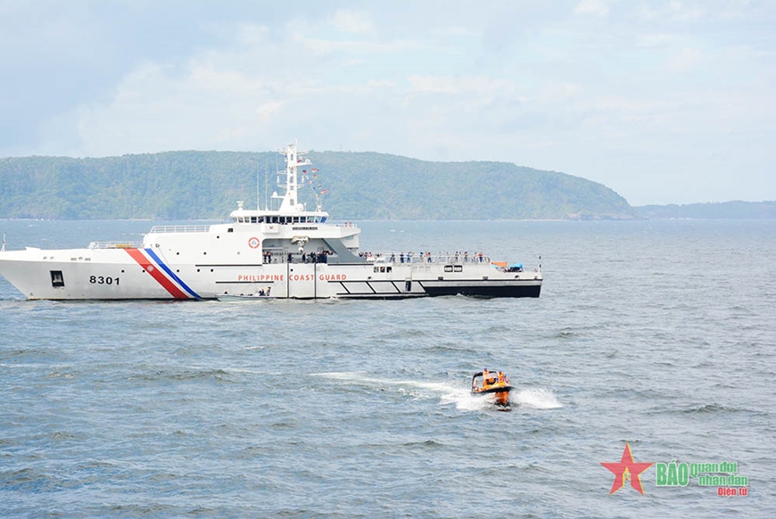 Tàu Cảnh sát biển 8002 cập cảng an toàn, kết thúc chuyến thăm, giao lưu tại Philippines