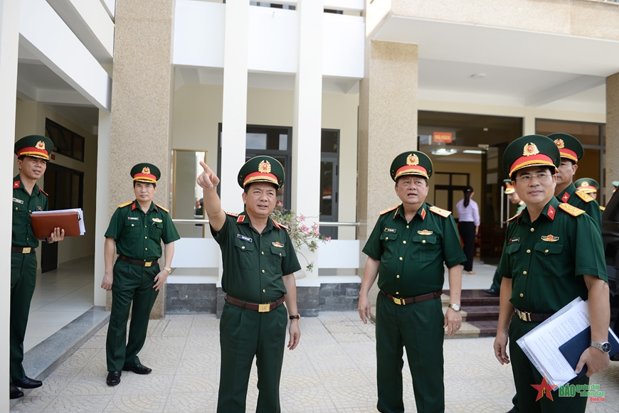 View - 	Thượng tướng Trịnh Văn Quyết kiểm tra các đơn vị tại TP Hồ Chí Minh