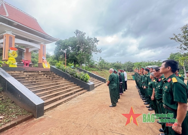Lữ đoàn Đặc công 198 (Binh chủng Đặc công) hành quân về nguồn
