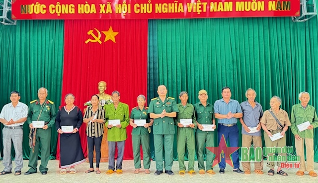 Lữ đoàn Đặc công 198 (Binh chủng Đặc công) hành quân về nguồn