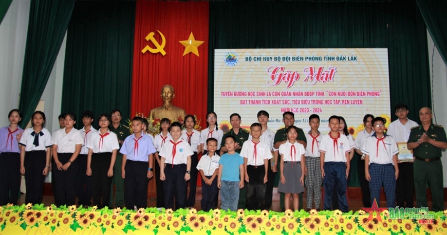 Bộ Chỉ huy Bộ đội Biên phòng tỉnh Đắk Lắk: Gặp mặt tuyên dương học sinh có thành tích trong học tập
