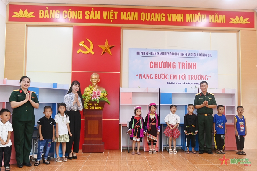 Chương trình “Nâng bước em tới trường” tại xã Nam Sơn, huyện Ba Chẽ (Quảng Ninh)