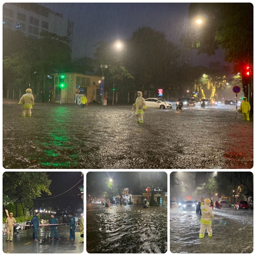 Hà Nội: Mưa lớn gây ngập úng cục bộ khiến giao thông ùn tắc