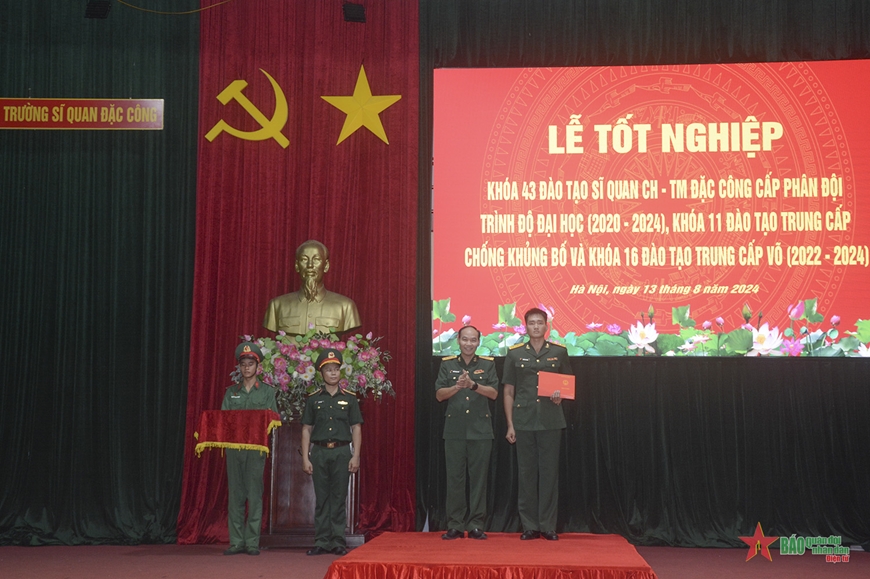 Trường Sĩ quan Đặc công trao bằng tốt nghiệp cho học viên các hệ, chuyên ngành