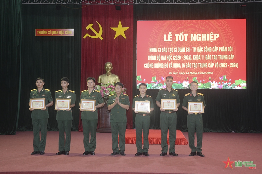 Trường Sĩ quan Đặc công trao bằng tốt nghiệp cho học viên các hệ, chuyên ngành