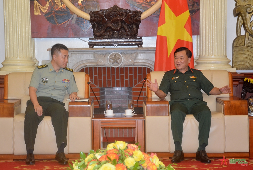 Thượng tướng Hoàng Xuân Chiến tiếp Tùy viên Quốc phòng Trung Quốc tại Việt Nam