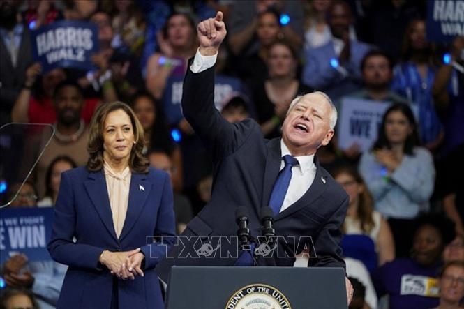 Bầu cử Mỹ 2024: Ông Tim Walz lần đầu vận động tranh cử một mình