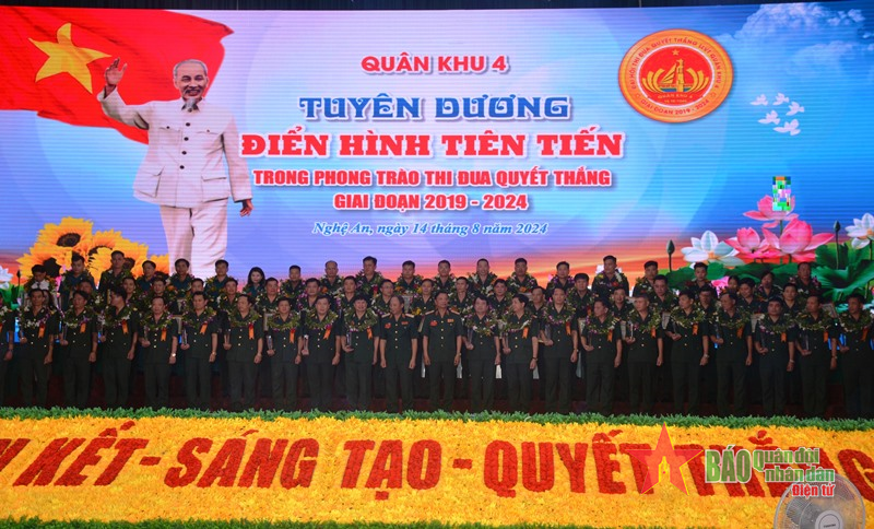 Giao lưu, tuyên dương điển hình tiên tiến trong Phong trào Thi đua Quyết thắng lực lượng vũ trang Quân khu 4