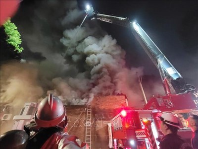 Gallery - 	Cháy lớn tại phố Phó Đức Chính (Hà Nội)