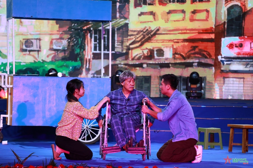 Khán giả rưng rưng trong không gian nghệ thuật “Ơn nghĩa sinh thành 2024”