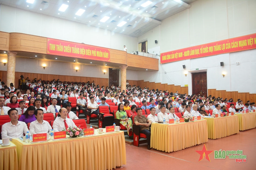 Điện Biên khen thưởng hơn 60 tập thể và cá nhân trong năm học 2023-2024