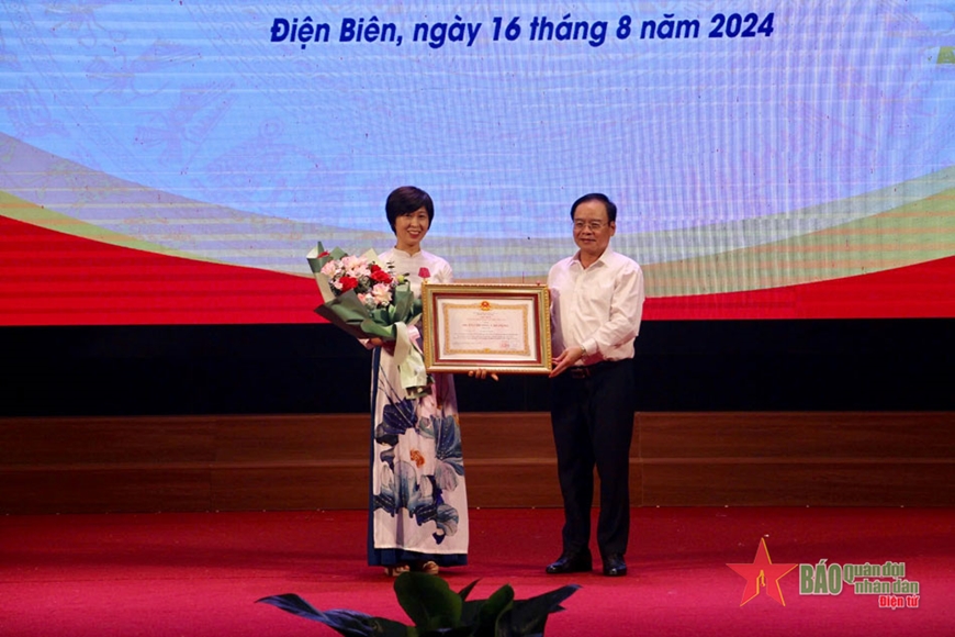Điện Biên khen thưởng hơn 60 tập thể và cá nhân trong năm học 2023-2024