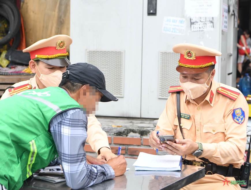 Hà Nội: Tăng cường xử lý xe máy đi trên đường Vành đai 3 trên cao